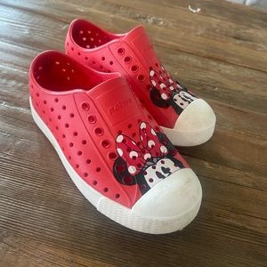 GUC Disney Minnie Mouse girls red Natives size 10